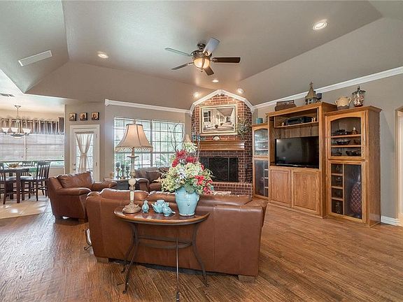 5th image of 13885 Red Wood Cir S