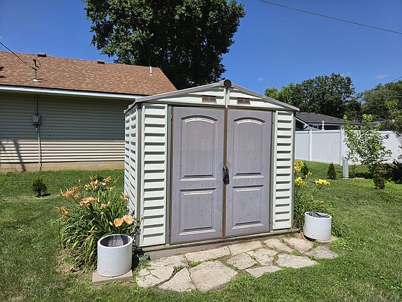 5th image of 1007 Magnolia St