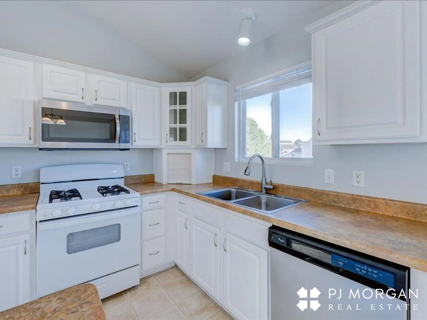 11004 Weber Street — Photo 4
