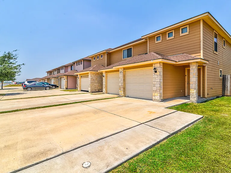 Stone Oak Townhomes — Photo 20