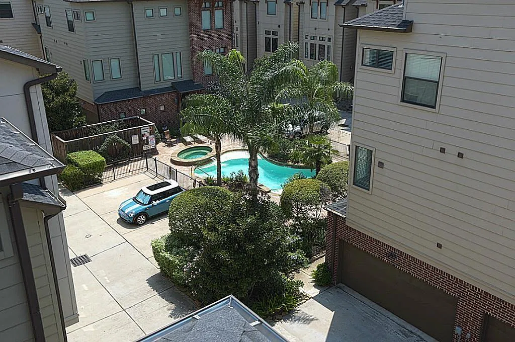 3 bed, 3.5 bath, 1762 sqft, $3,100 — Photo 4