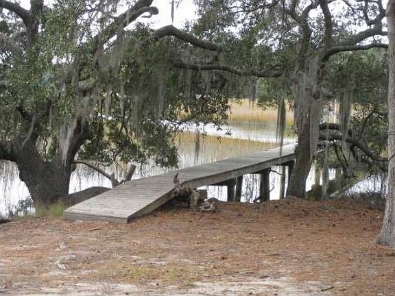 Boat ramp and dock for fi
