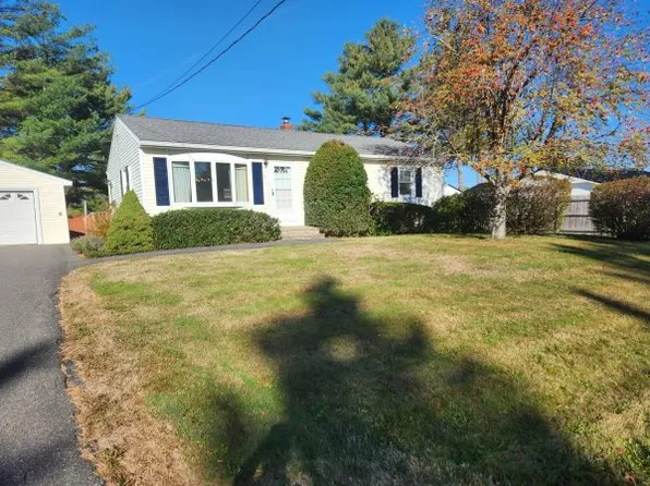 21 Maid Marion Ln, Brewer, ME 04412