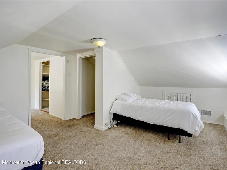 570 N Edgemere Dr #A — Photo 34