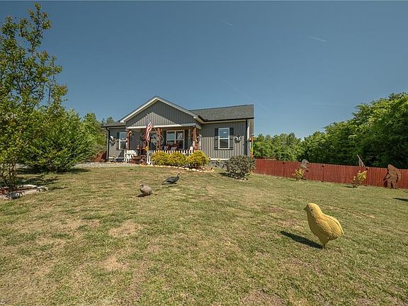 4th image of 184 Katie Ln