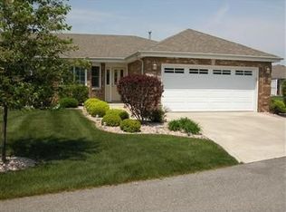 1061 Freedom Cir S, Crown Point, IN 46307