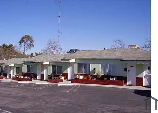 1 bed, 350 sqft, $2,400 — Photo 3