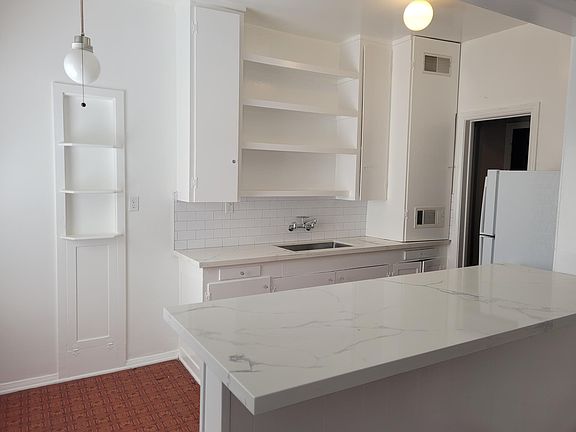 5th image of 2477 Cheremoya Ave #101