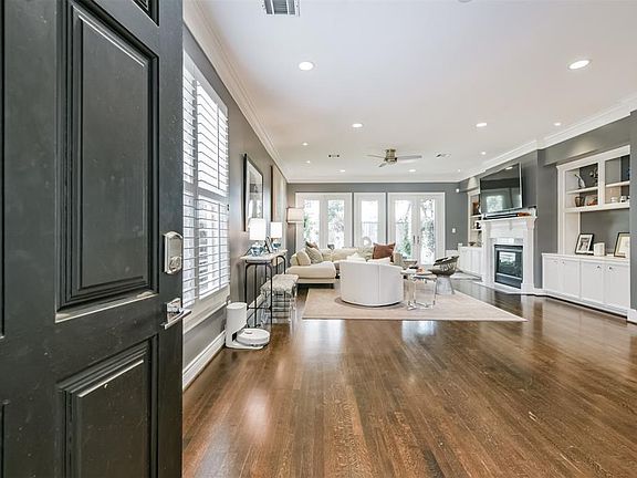 3rd image of 2109 Briarglen Dr
