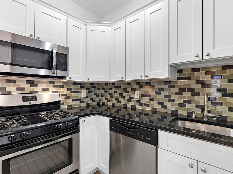 711 Willow Ave #3D — Photo 6