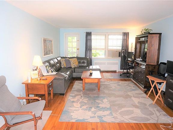 3rd image of 61 Rockledge Rd APT 1E