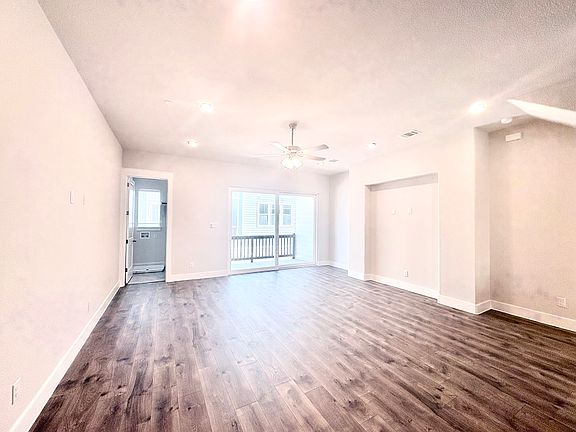 4th image of 824 Concan Dr