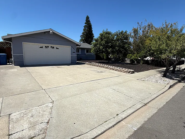 5895 Moores Ave — Photo 20