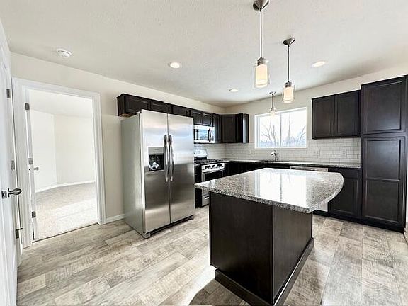 4th image of 232 Warbler Dr