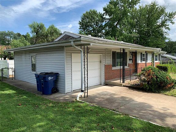 2nd image of 8 Forestwood Dr