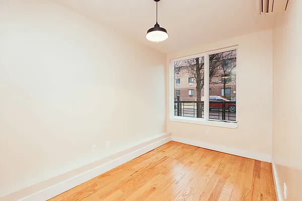 Rented by Nooklyn NYC LLC | media 22