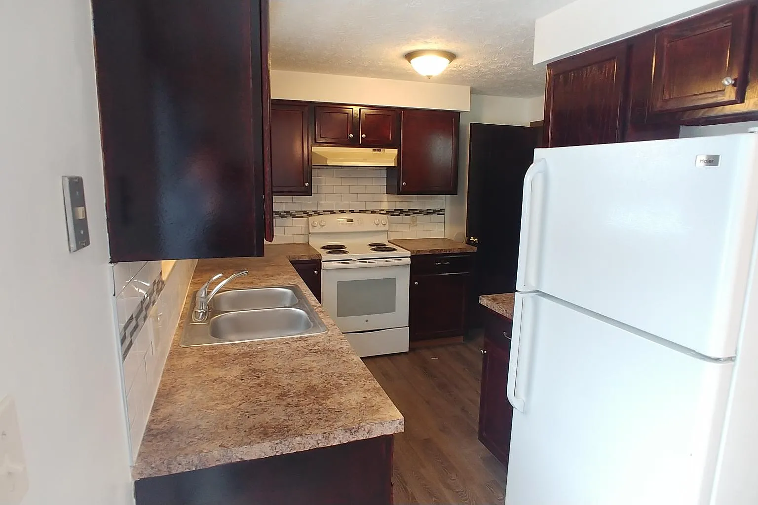2 bed, 1.5 bath, 1200 sqft, $1,497 — Photo 2