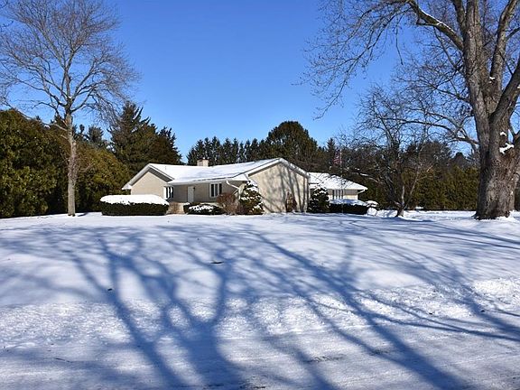 4th image of 1147 Hillcrest Dr