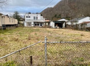 130 136th St, Chesapeake, WV 25315