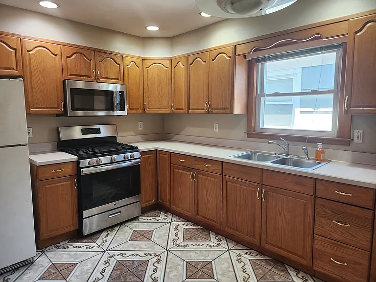 30 E 36th St #2 — Photo 2