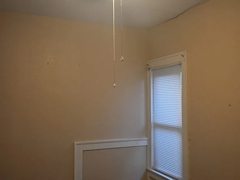 1537 Carlyle St — Photo 12