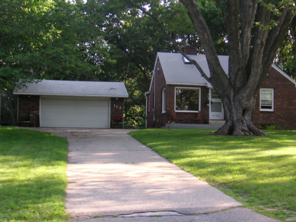 1st image of 113 River Hills Dr