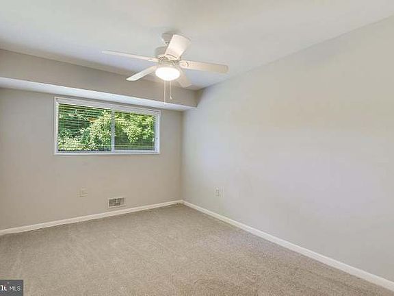 5th image of 10626 Weymouth St APT 102