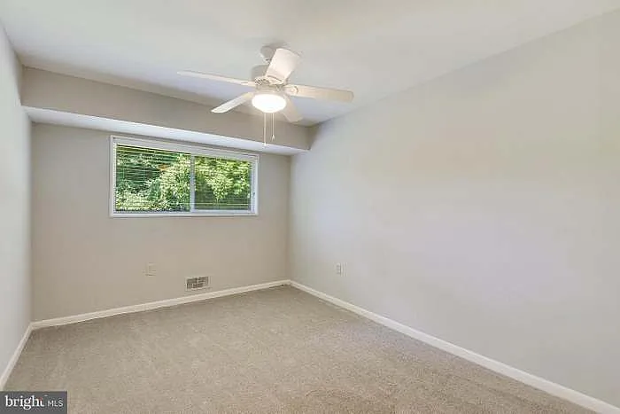 10626 Weymouth St #102 — Photo 5