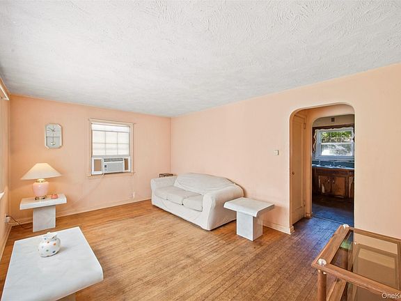 4th image of 573 Grove Place