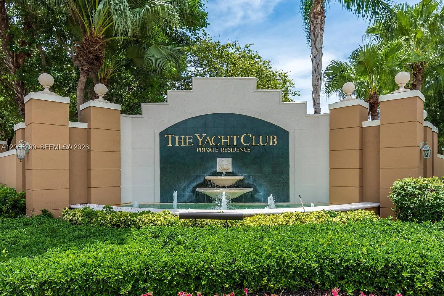 The Yacht Club At Aventur — Photo 2