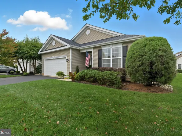 23 Silver Lake Dr, Barnegat, NJ 08005
