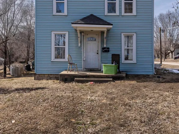 727 New Jersey Ave, Holton, KS 66436