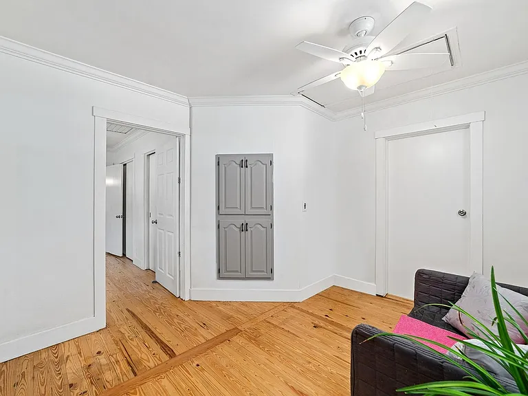 221 S M St — Photo 15