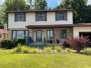 1307 Sunnyside Dr, Cadillac, MI 49601
