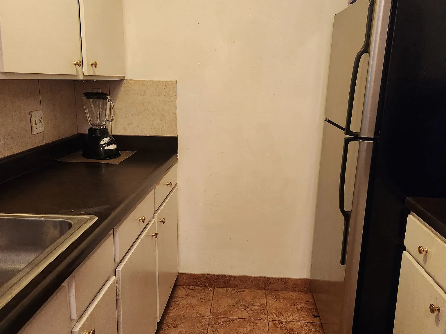 2281 S Vaughn Way — Photo 4