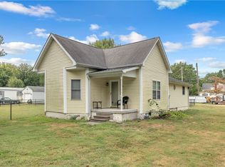 429 N Shelby St, Moweaqua, IL 62550