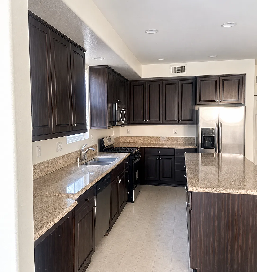 3 bed, 3.5 bath, 2213 sqft, $3,150 — Photo 1