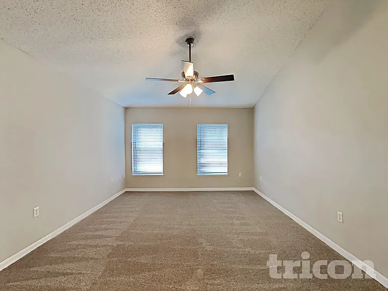 9312 Thunderbolt Dr — Photo 6