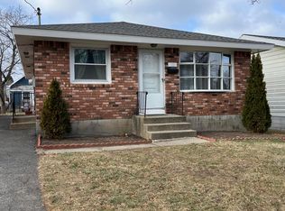 32 Joanne Ct, Albany, NY 12209