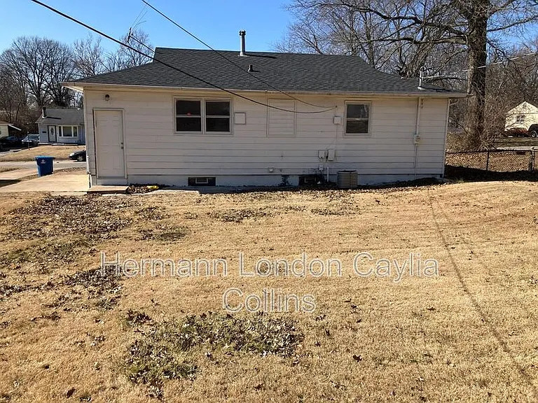 9840 Medford Dr — Photo 2