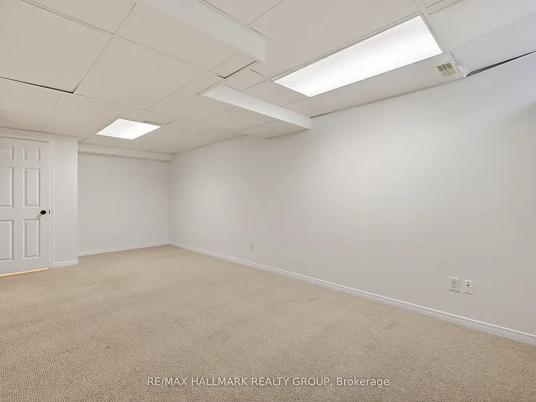 130 College Cir — Photo 37