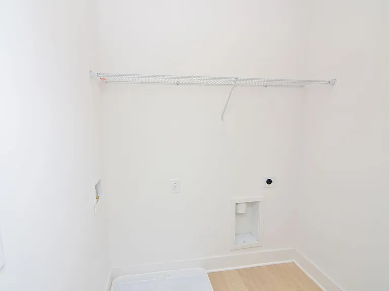 550 Markham St #18 — Photo 14