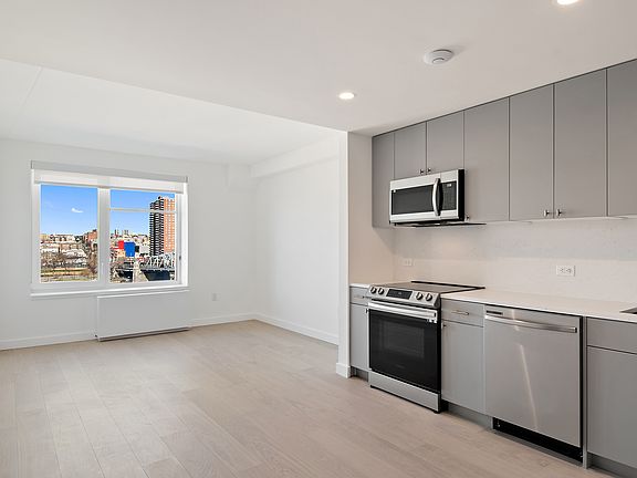 3rd image of 445 Gerard Ave APT 413