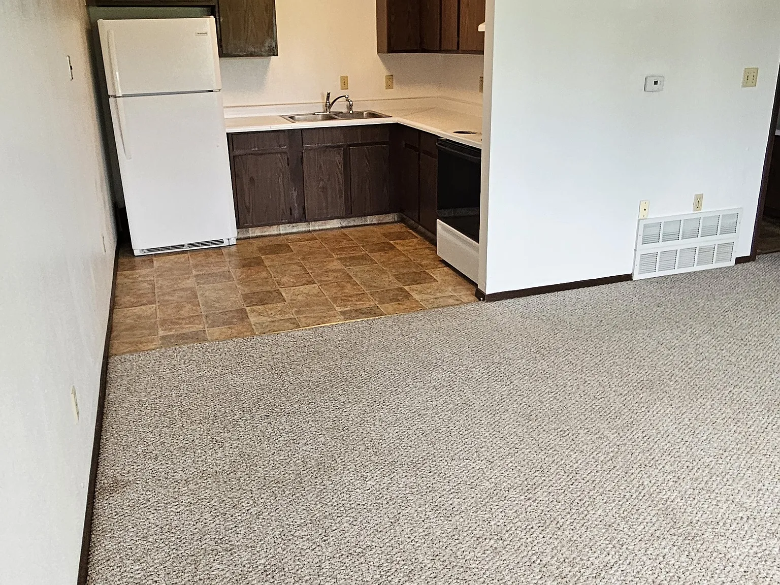 2 bed, 704 sqft, $725 — Photo 2