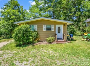11 Charlie Hill Memorial Dr, Fairview, NC 28730