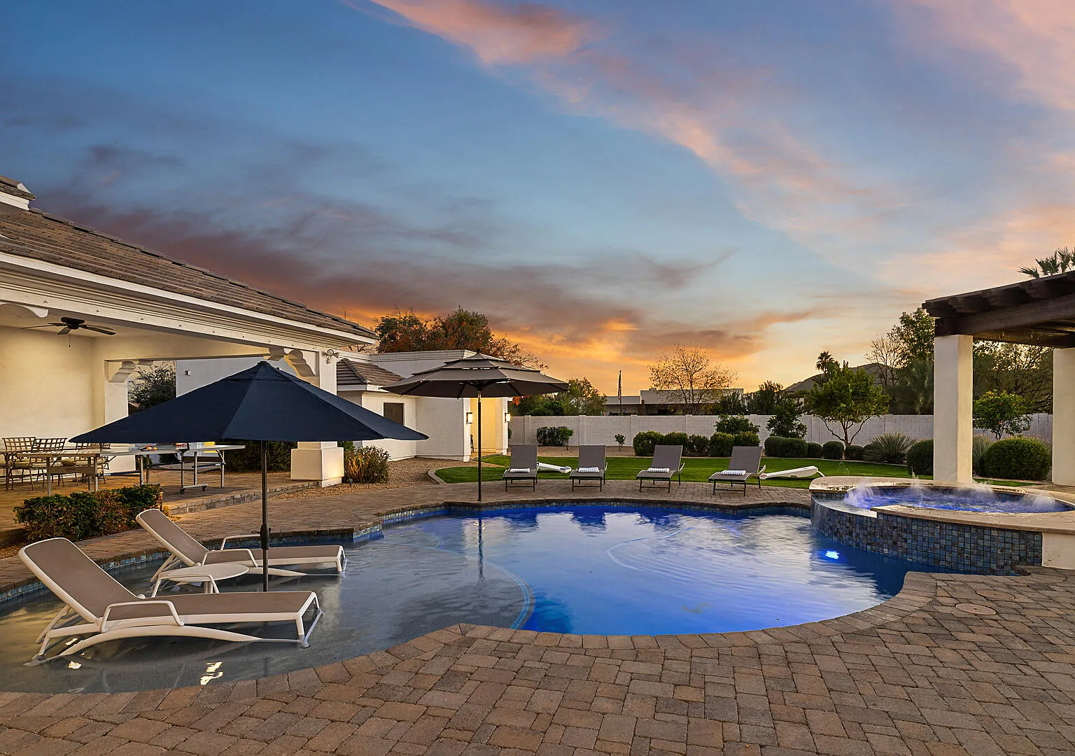 5 bed, 7.0 bath, 5500 sqft, $15,000 — Photo 3