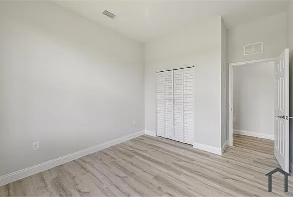 827 Carpenter St E — Photo 13