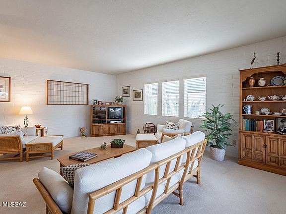 3rd image of 398 W Calle De Las Flores