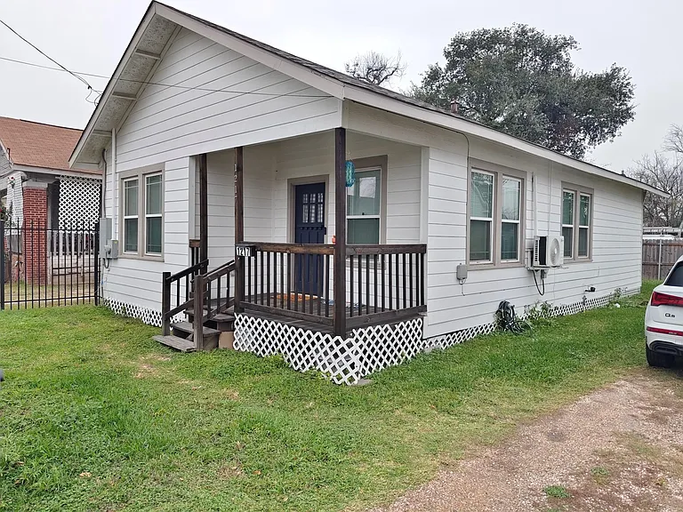 1217 Campbell St — Photo 6