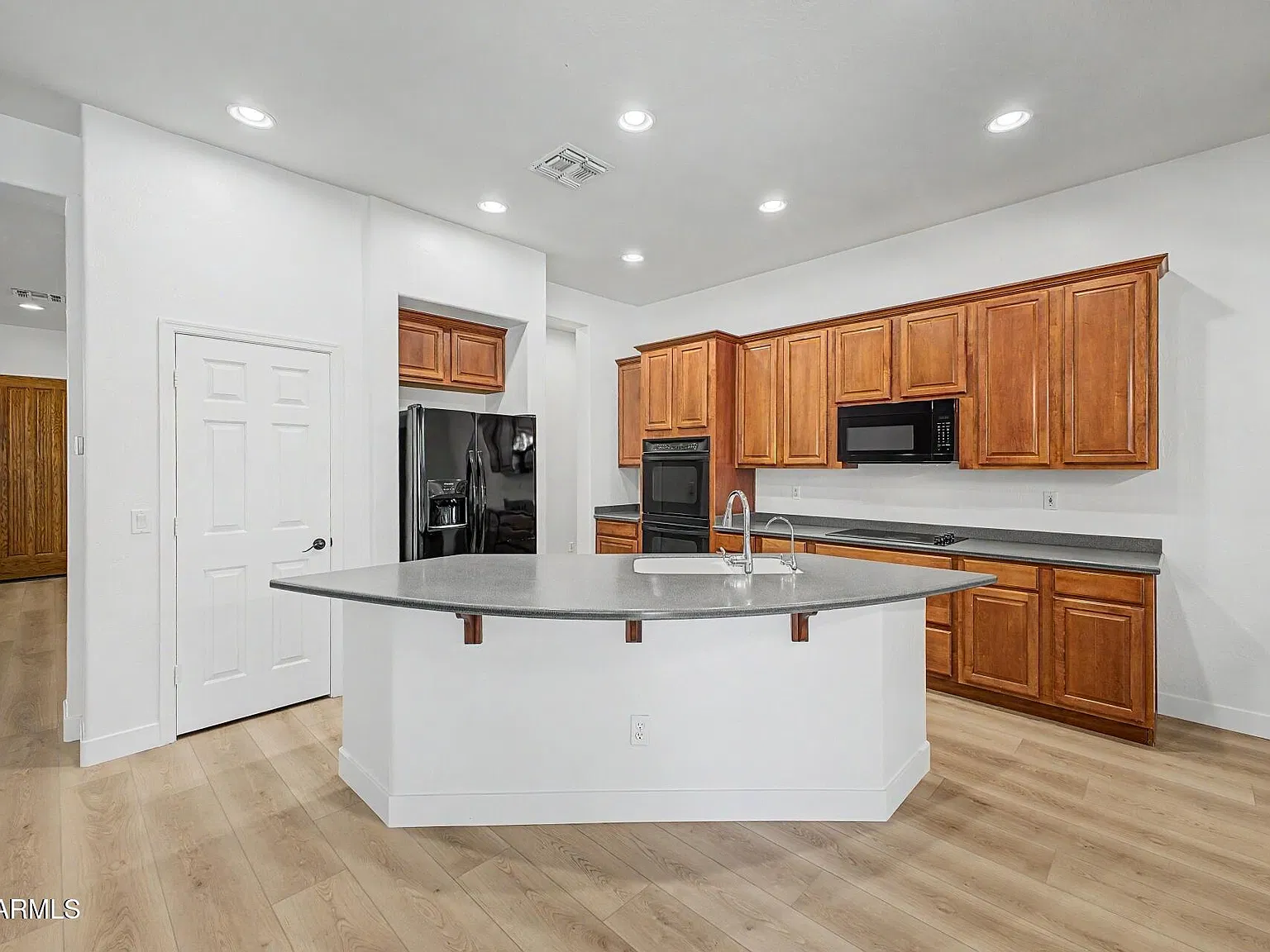 4 bed, 2.0 bath, $3,000 — Photo 2